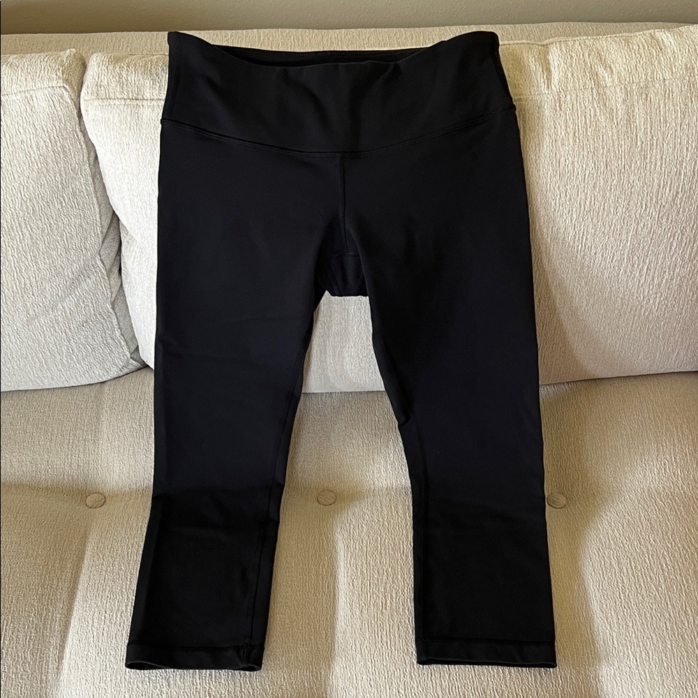 Lululemon Cropped Black Leggings  EUC Size 6
